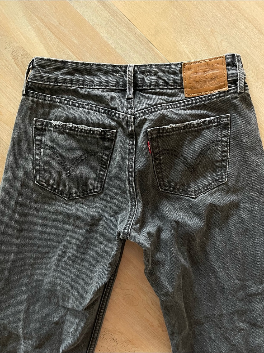 Levi’s Low Y2K Baggy Fit Jeans Size 24 Black Wash Wide Leg Denim Low Rise - Picture 6 of 14